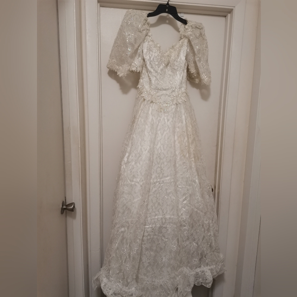 Eva Haynal Forsith New York Vintage Wedding Dress With Veil & Headpiece.